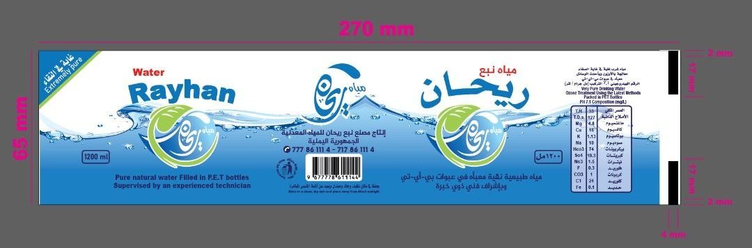علب مطبوعة ملونة على خلفية داكنة